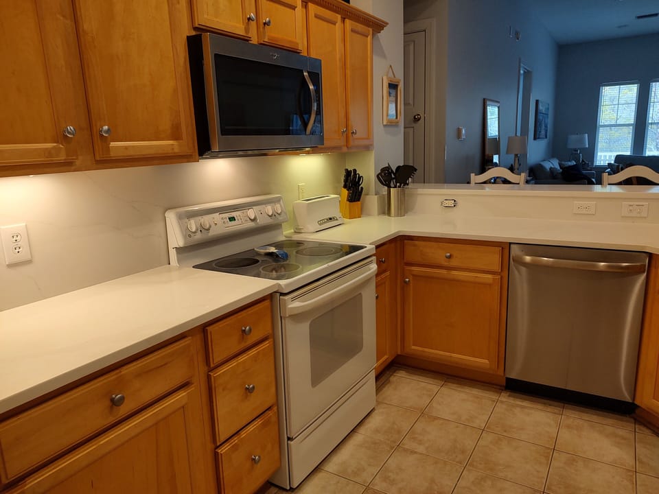Kitchen has Keurig, drip coffee pot, toaster, blender available for your use