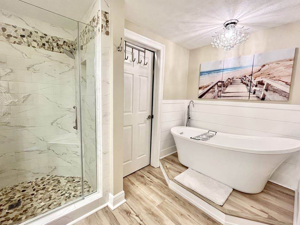 We have a tub in the master bath in our unit