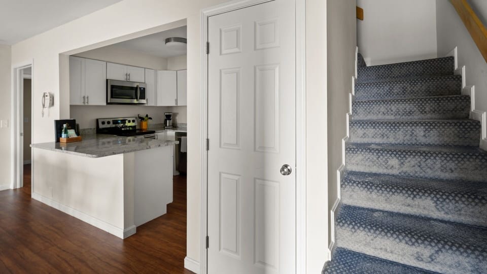 Condo, 3 Bedrooms | Private kitchen | Fridge, microwave, oven, dishwasher