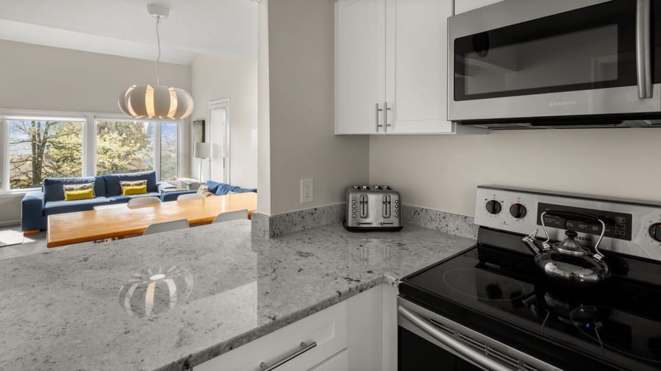 Condo, 3 Bedrooms | Private kitchen | Fridge, microwave, oven, dishwasher