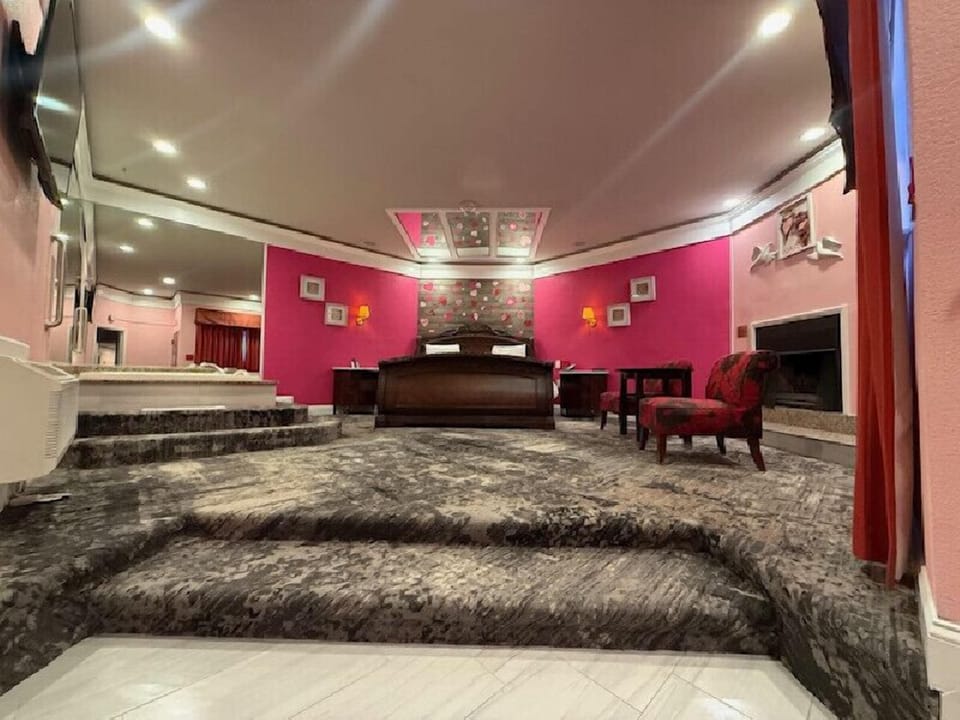 Sweetheart Theme Suite with Heart Shape Bed, Jetted Tub & Fireplace | 1 bedroom, premium bedding, desk, soundproofing