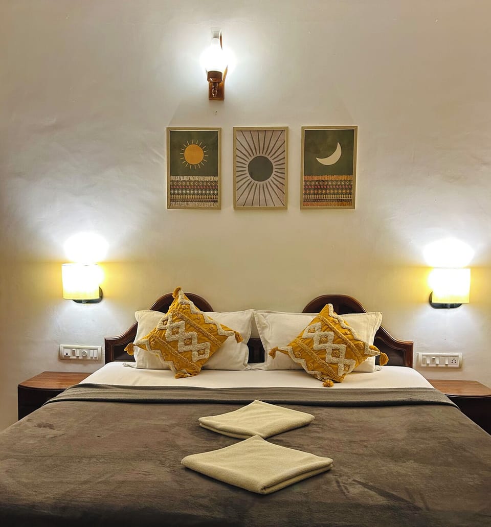 Superior Room, Partial Sea View | In-room safe, desk, soundproofing, rollaway beds