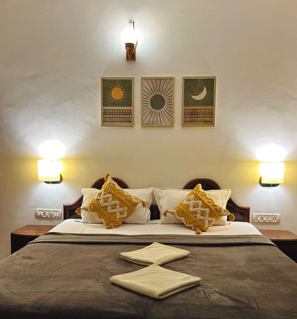 Superior Room, Partial Sea View | In-room safe, desk, soundproofing, rollaway beds