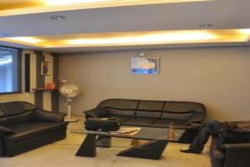 LCD TV, pay movies