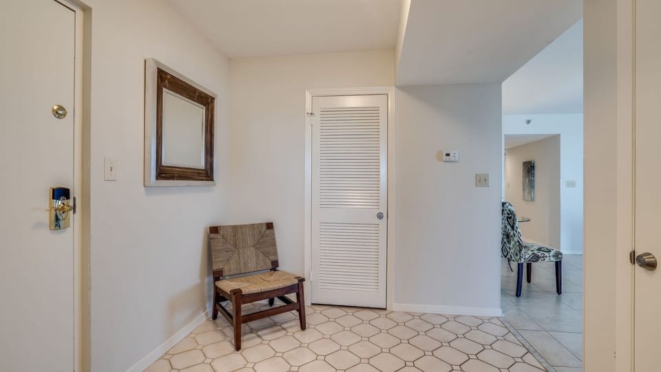 Condo, 3 Bedrooms | Interior