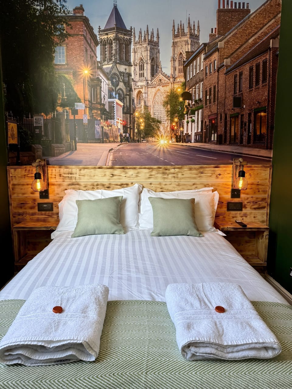 Double Room, Ensuite | Iron/ironing board, free WiFi