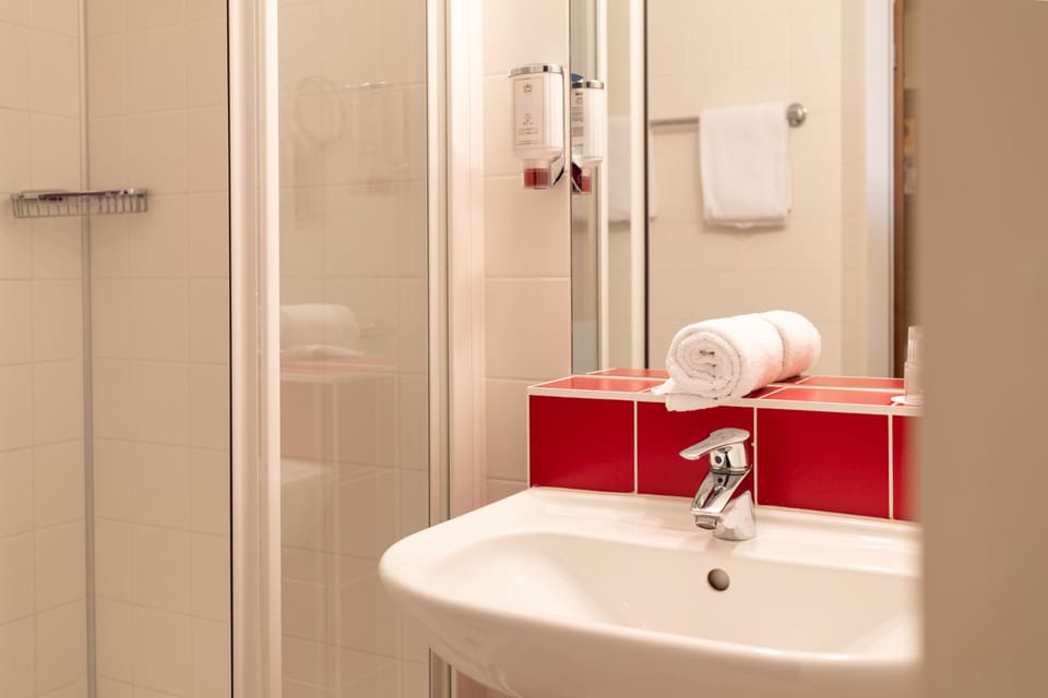 Shower, free toiletries, hair dryer, towels