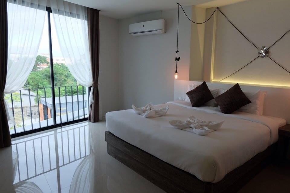 Premium bedding, memory foam beds, in-room safe, individually decorated