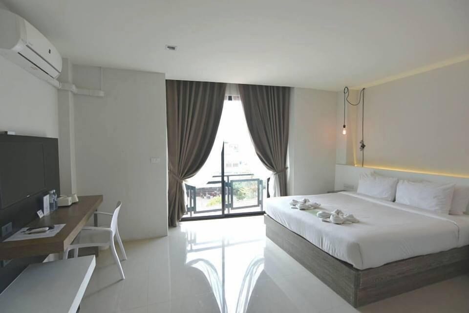 Premium bedding, memory foam beds, in-room safe, individually decorated