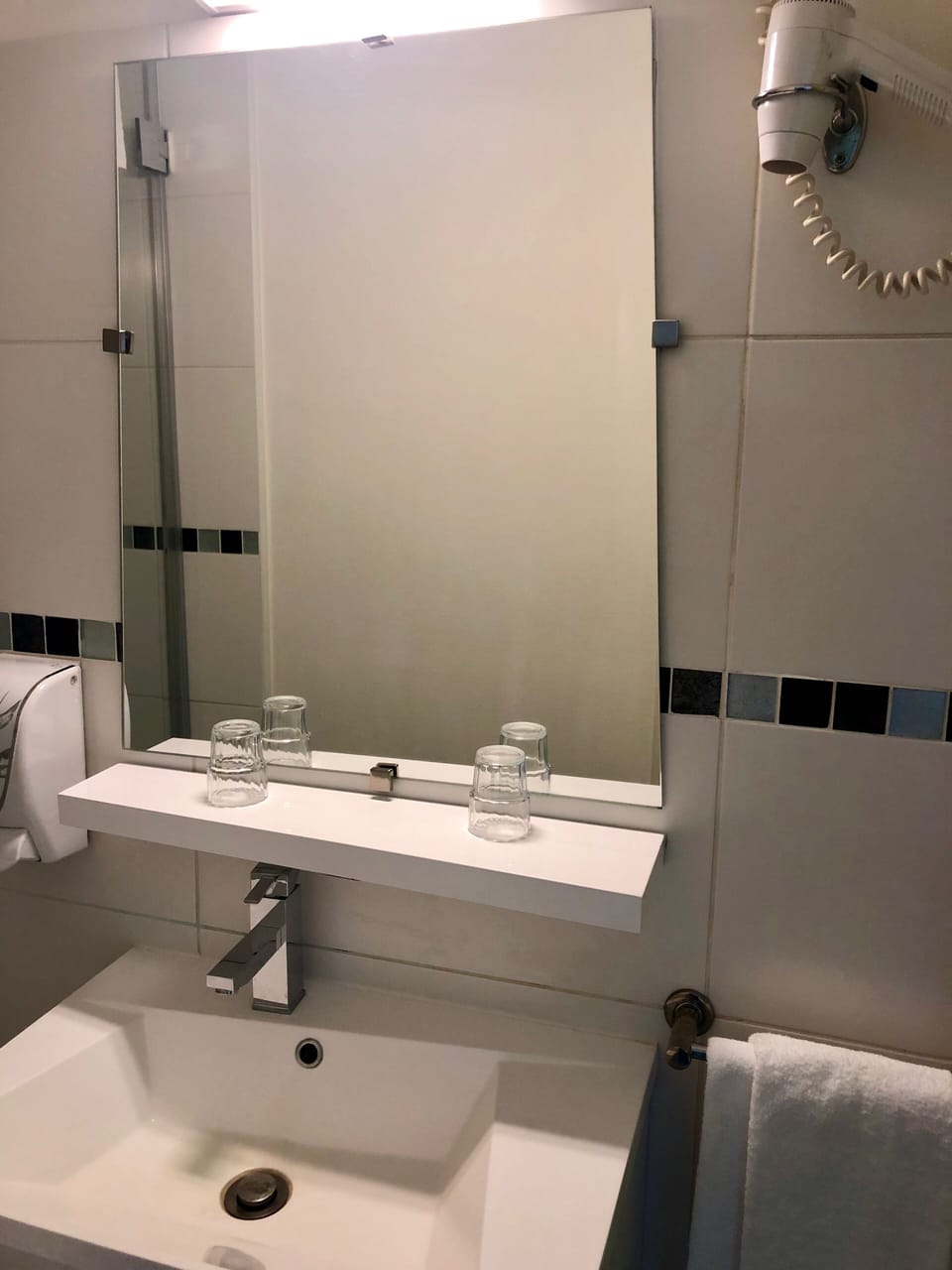 Bathroom sink