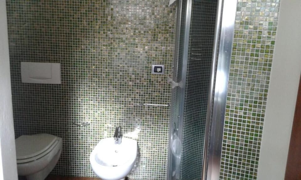 Shower, towels