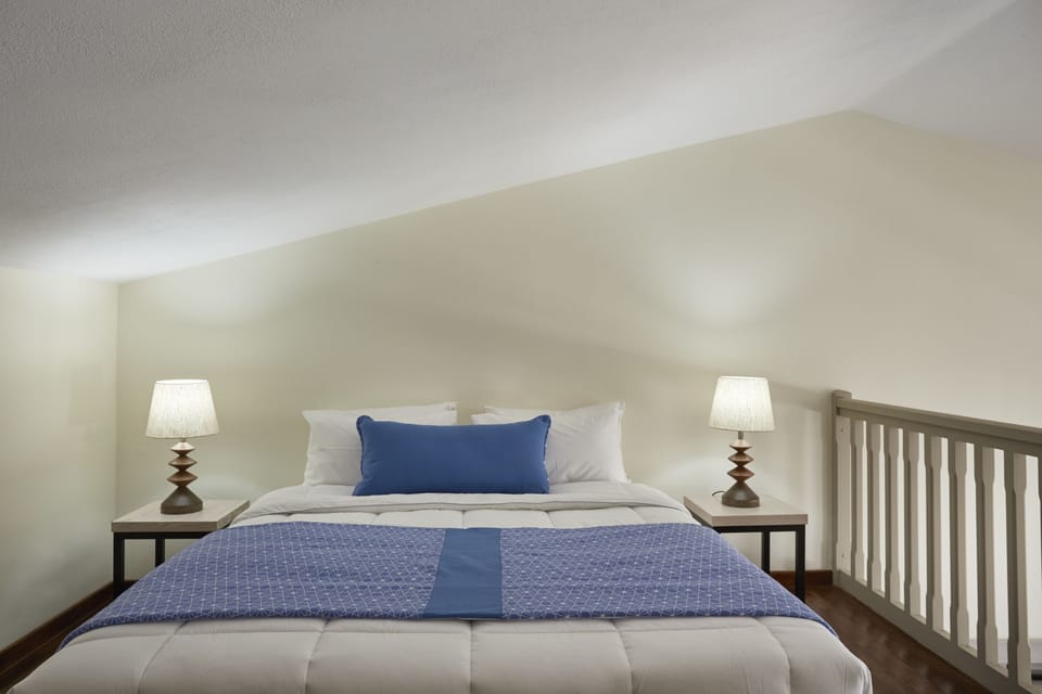 Premium bedding, in-room safe, desk, soundproofing