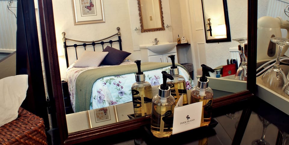 Twin Room, Ensuite | Blackout drapes, free WiFi, bed sheets