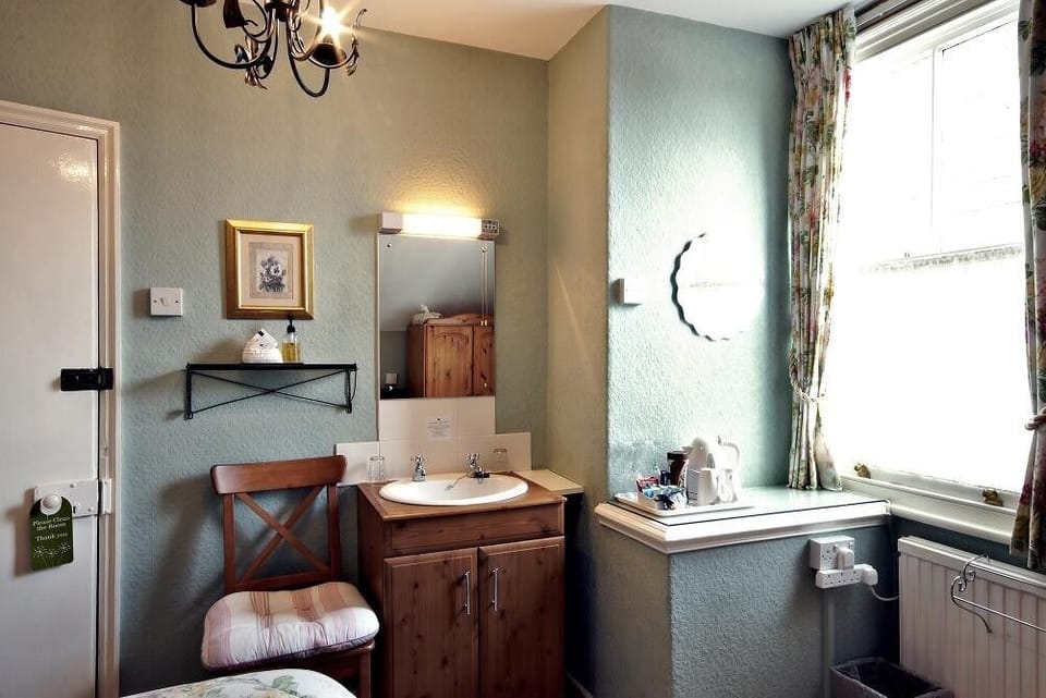 Double Room, Shared Bathroom | Room amenity