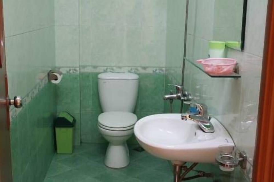 Bathroom sink