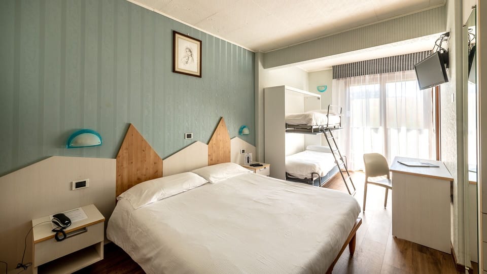 Family Room | In-room safe, free WiFi