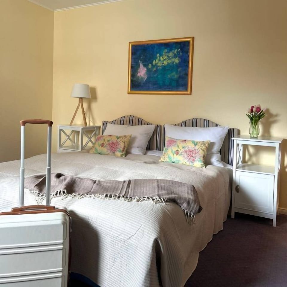 Desk, free cribs/infant beds, free WiFi, bed sheets