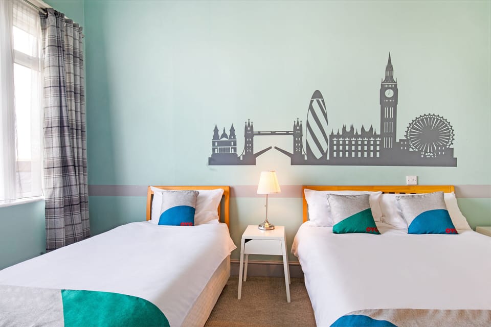 Standard Triple Room, Multiple Beds | Desk, iron/ironing board, free WiFi, bed sheets