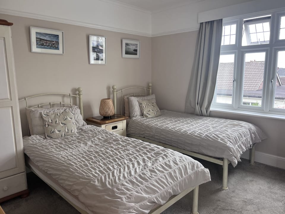 Twin Room, Ensuite (Mevagissey Room)