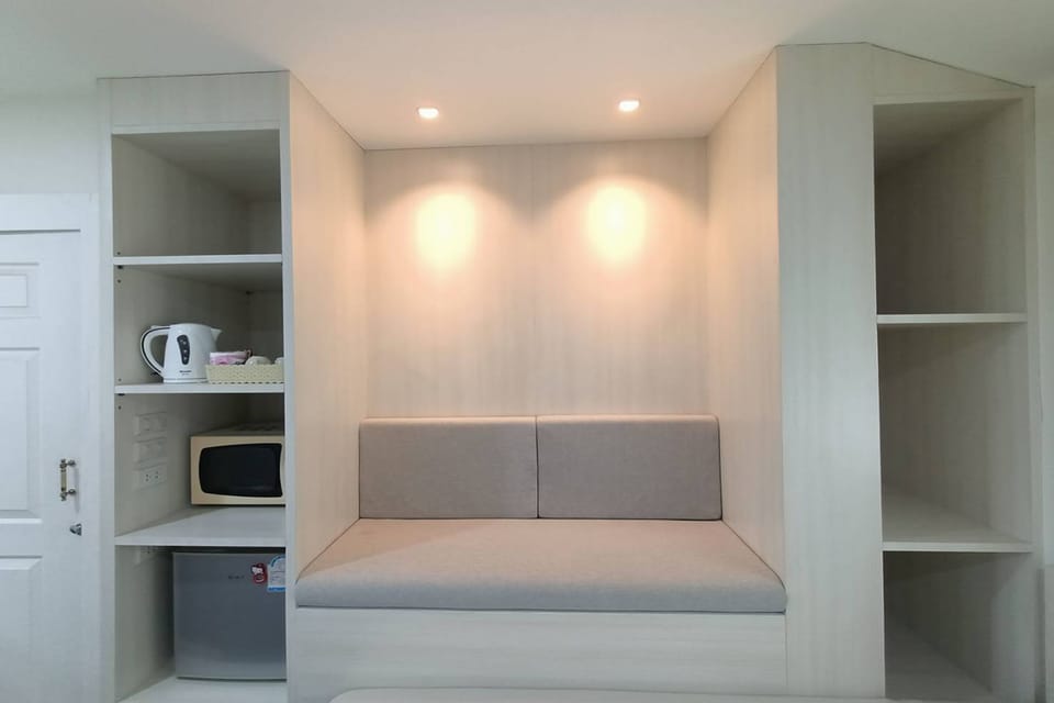 Mountain View | Desk, rollaway beds, free WiFi, bed sheets
