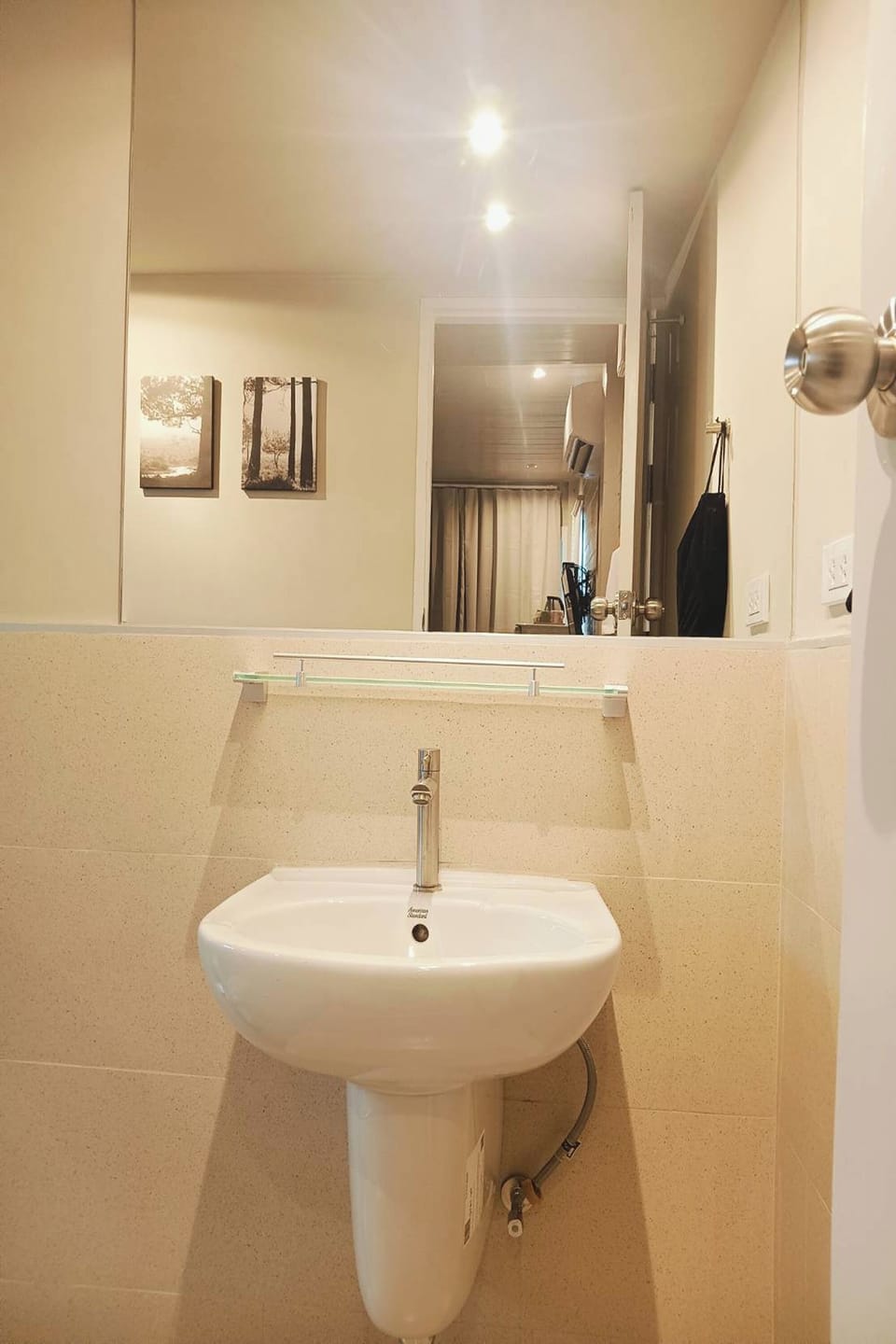 Bungalow | Bathroom | Shower, free toiletries, slippers, towels