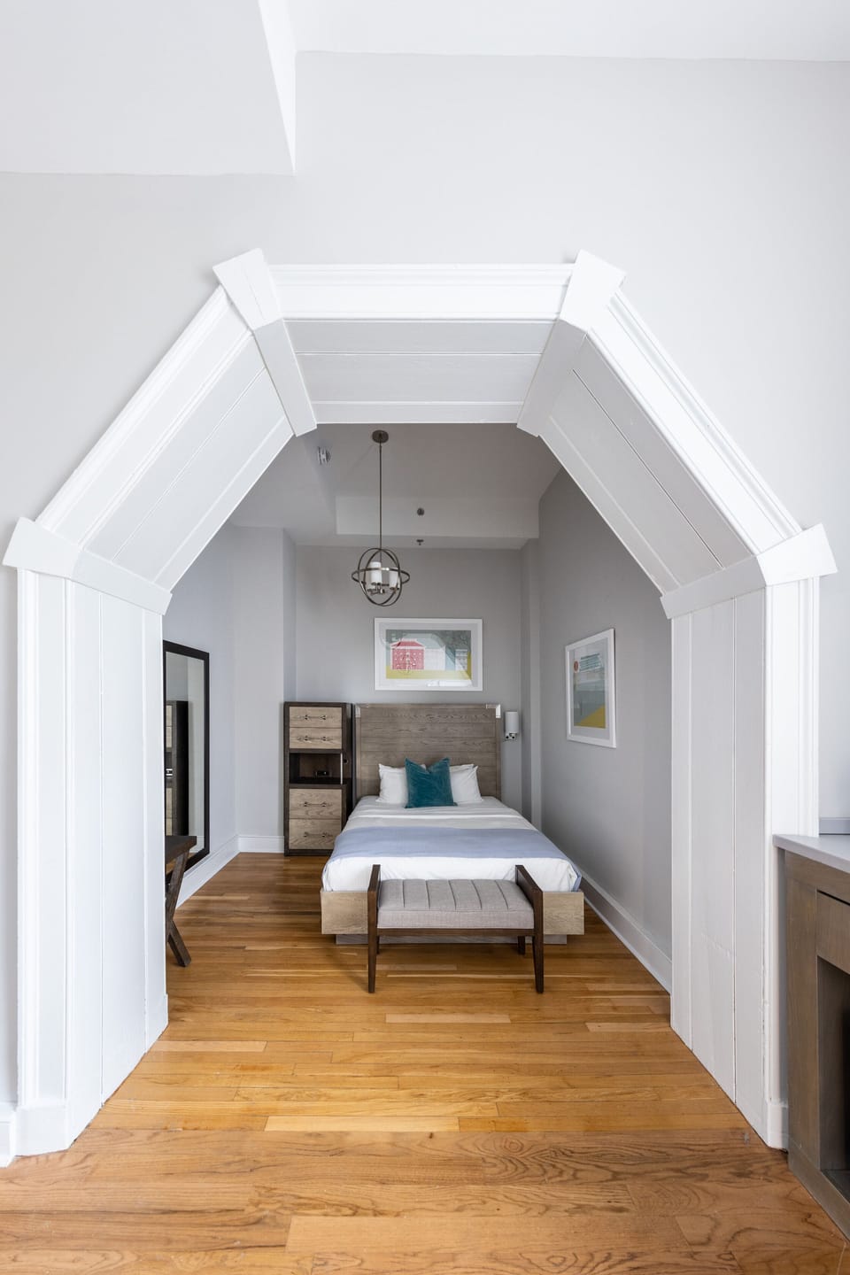 Deluxe Room, 1 Queen Bed, Accessible | Egyptian cotton sheets, premium bedding, in-room safe, blackout drapes