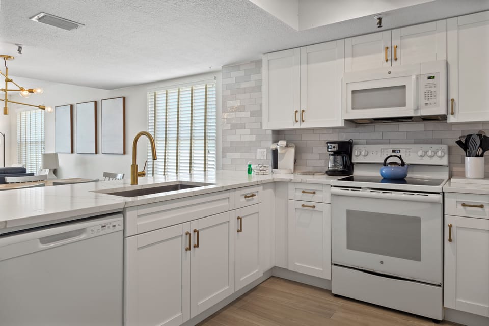Beach Place 412 Kitchen