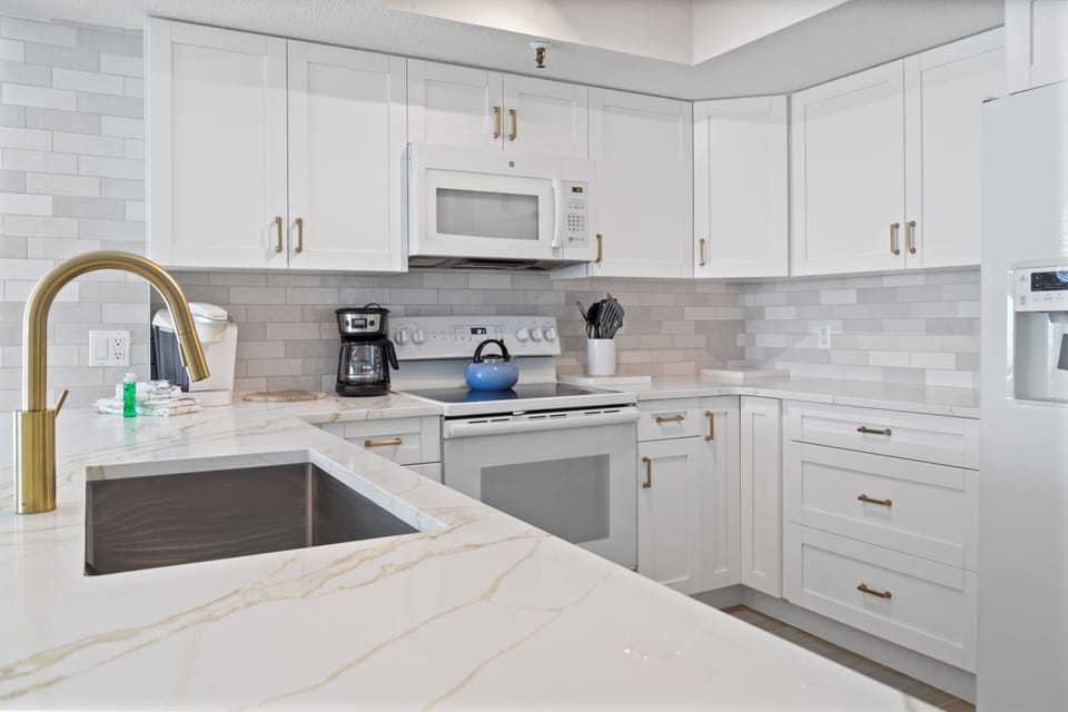 Beach Place 412 Kitchen
