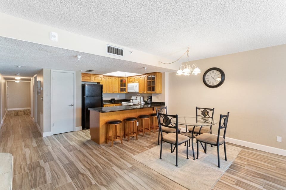 Sandy Shores 501 Dining Room