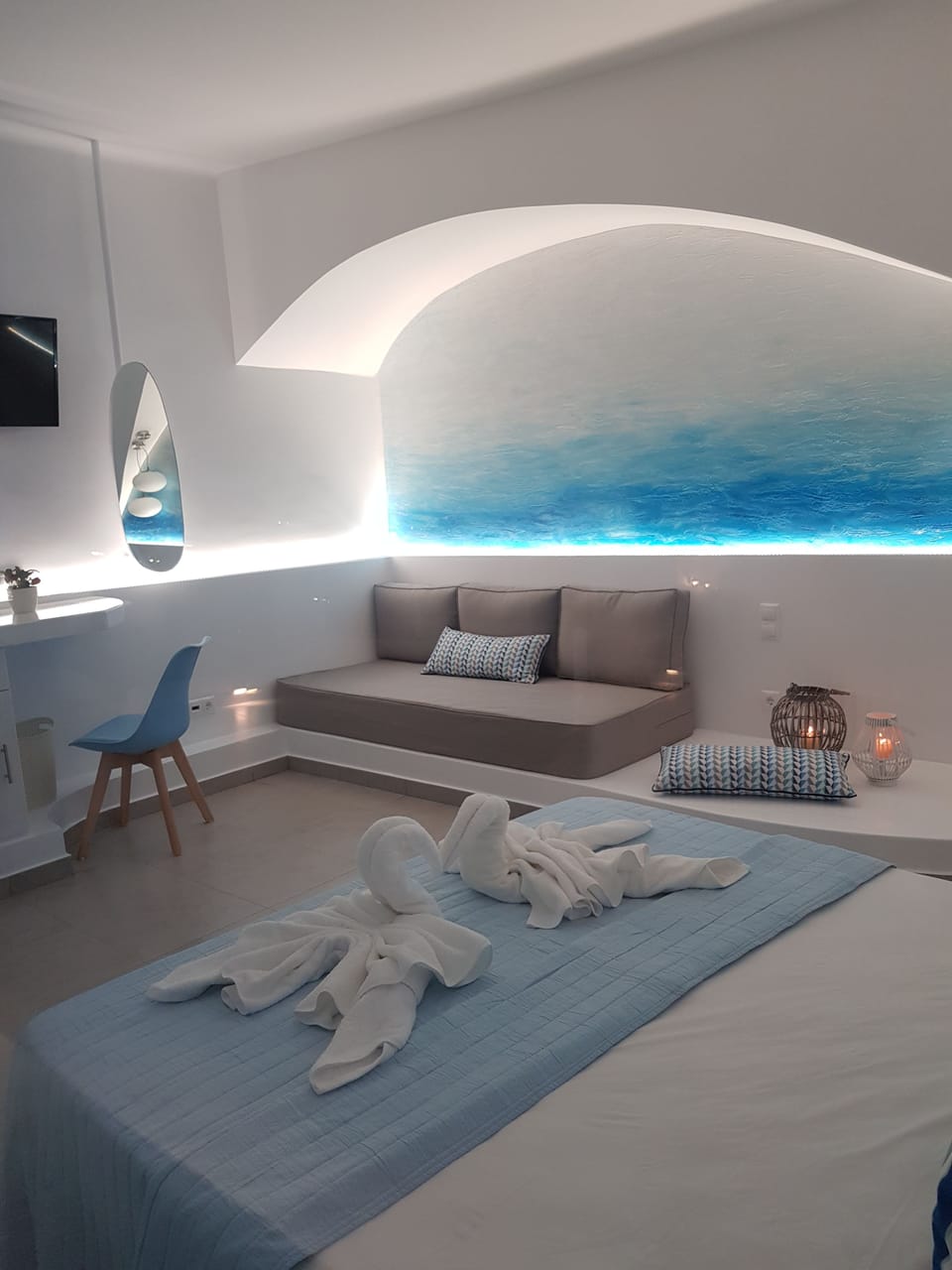 Deluxe Room, Hot Tub, Sea View | Living room | Flat-screen TV