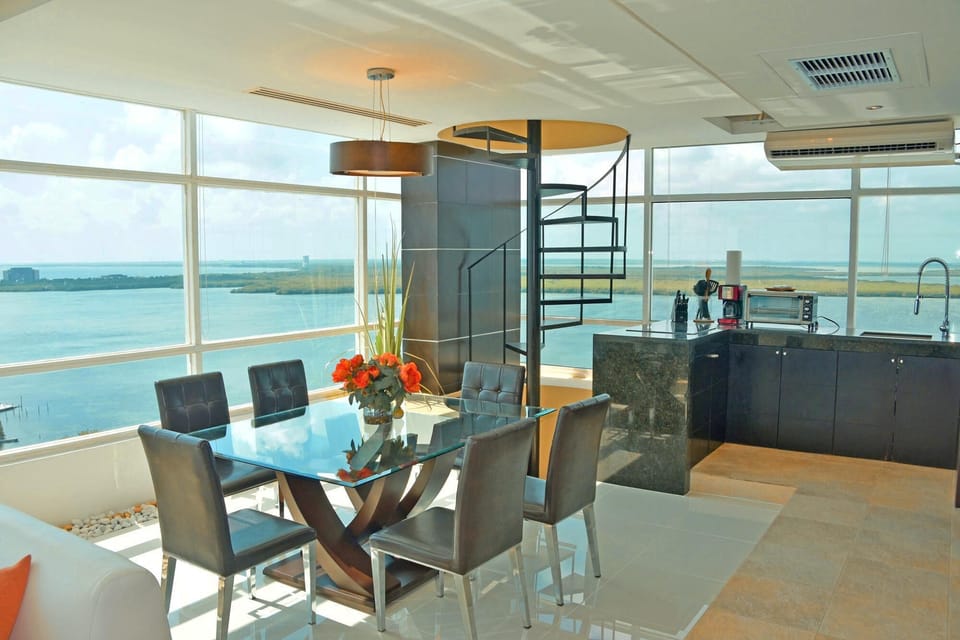 Dining &amp; Kitchen -  The Kitchen has a reverse osmosis system which provides plenty of clean drinking water