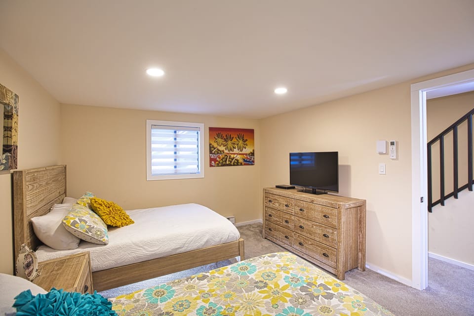 Bedroom downstairs - full and twin size beds