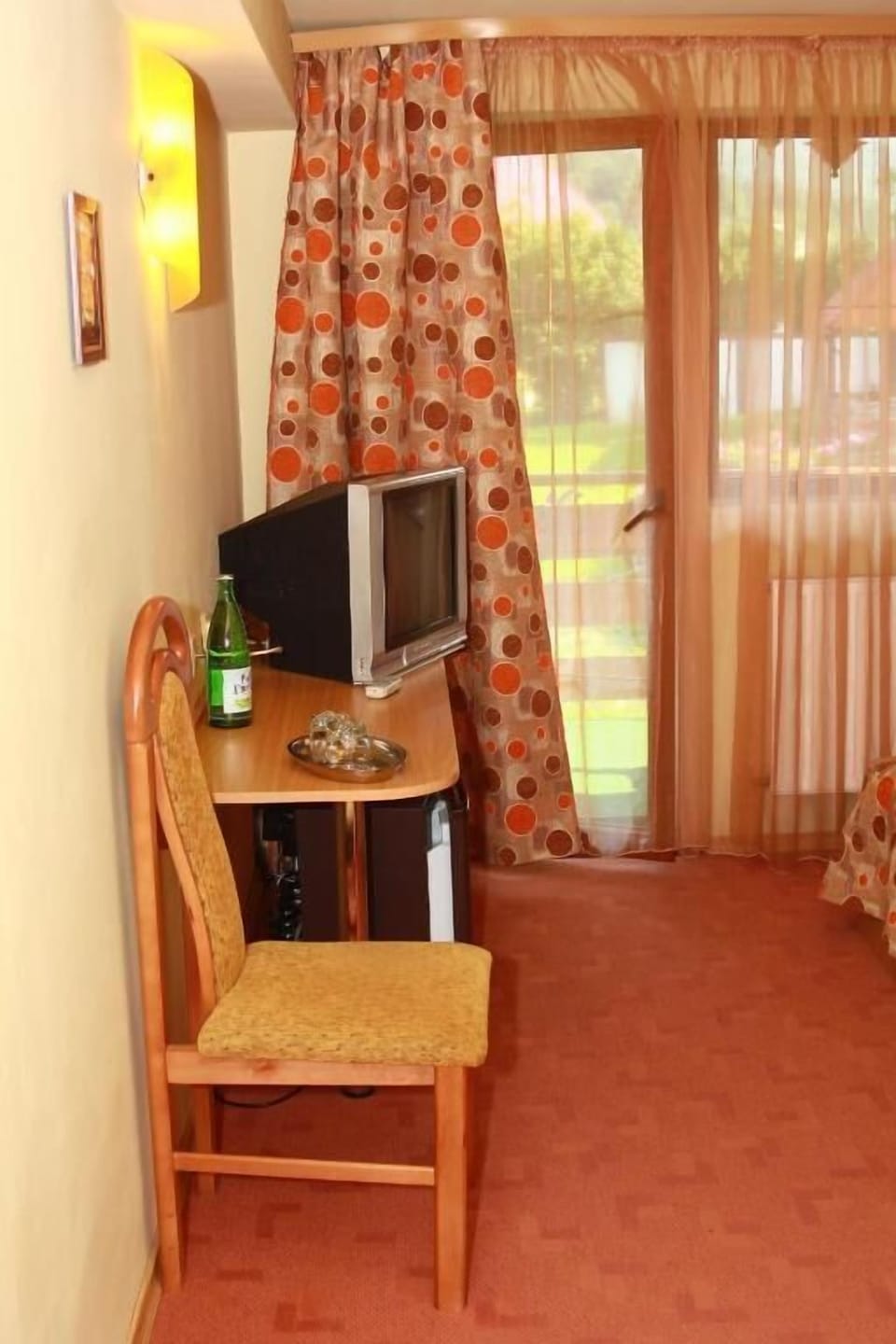 Minibar, desk, iron/ironing board, WiFi (free)