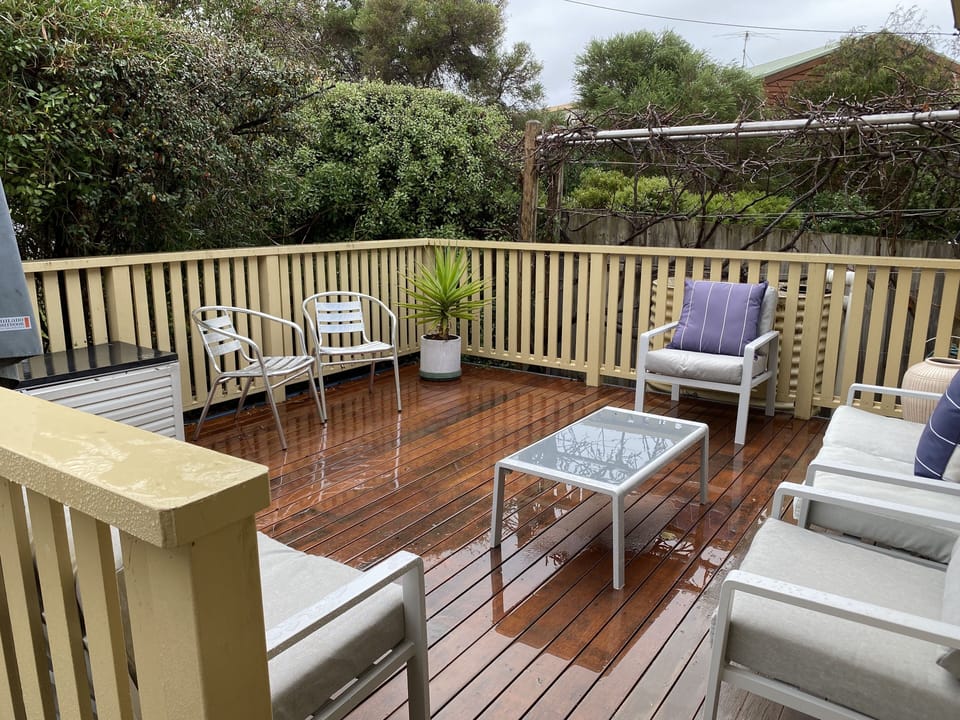 1 of 3 relaxing deck areas