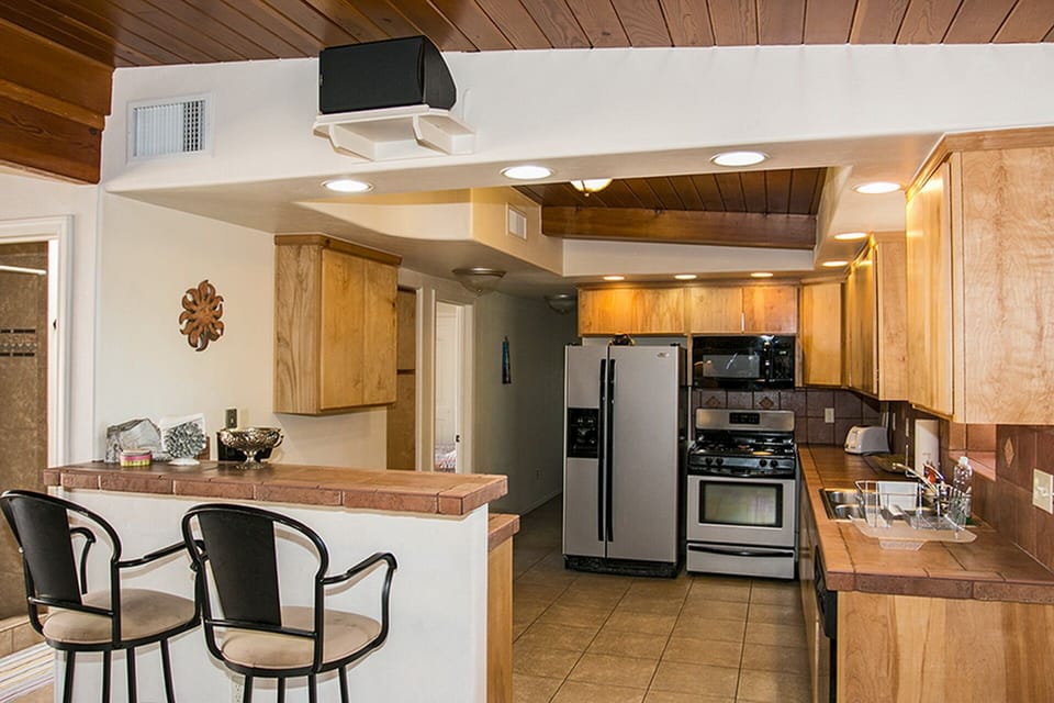 Fully equipped Kitchen with breakfast bar, large Microwave, bagel size toaster .