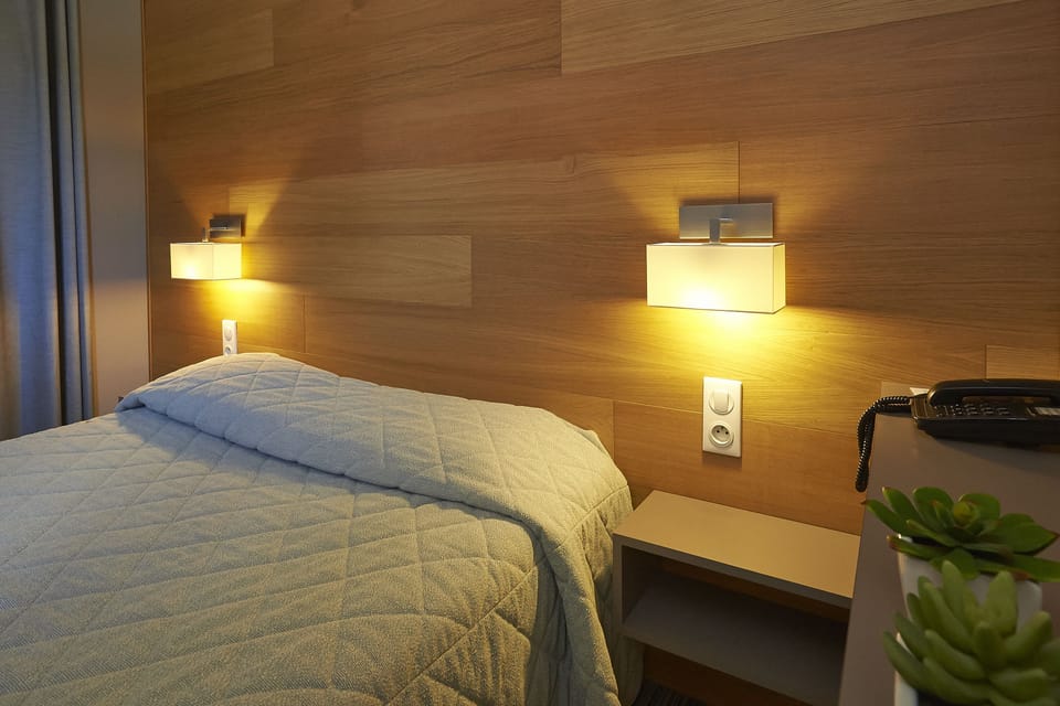 Comfort Double Room | Desk, soundproofing, iron/ironing board, free WiFi