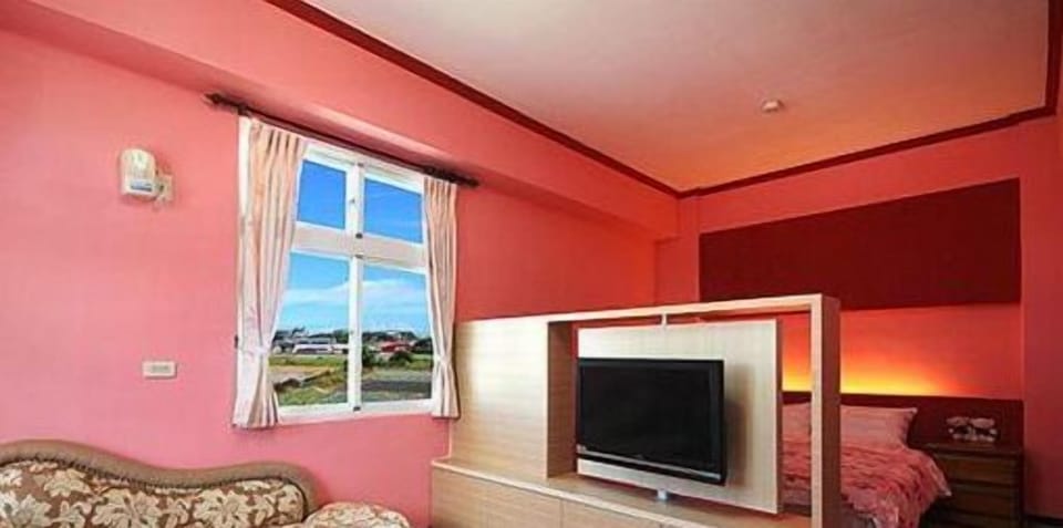 Romantic Double Room | Desk, blackout drapes, soundproofing, WiFi (free)