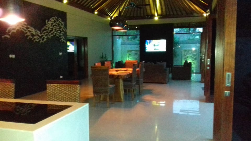 Villa, 2 Bedrooms | In-room dining