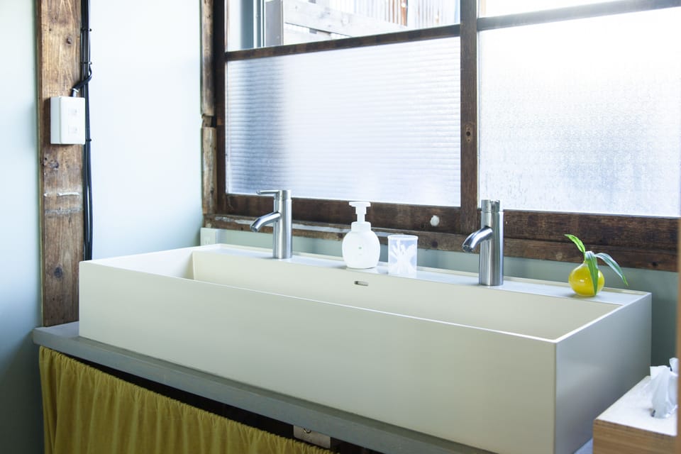 Shower, free toiletries, hair dryer, bidet