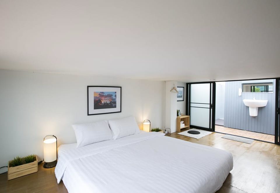 Roof Top Celling High 1.38 m. | Free WiFi