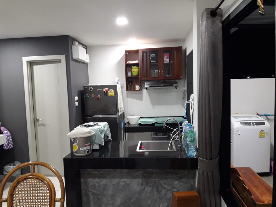 2-Bedroom Townhome | Private kitchenette | Fridge, microwave, oven, stovetop