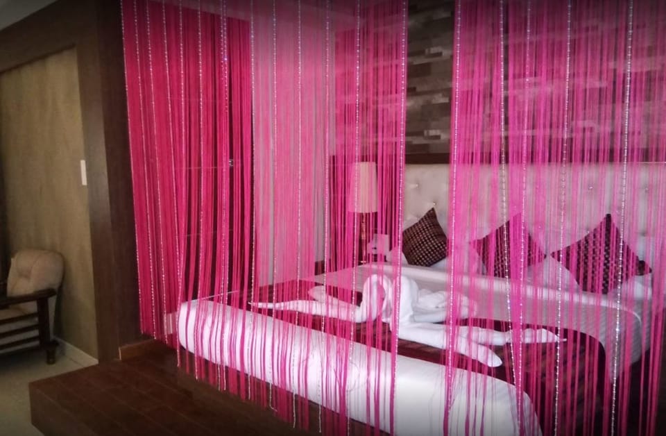 Royal Studio | Premium bedding, minibar, in-room safe, desk