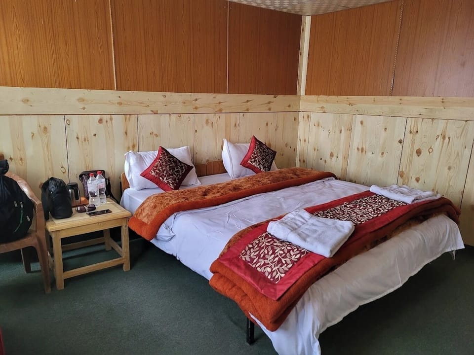 Deluxe Cottage, 1 Double Bed, Lake View | 1 bedroom, hypo-allergenic bedding available, laptop workspace