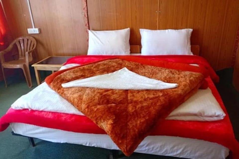 Deluxe Cottage, 1 Double Bed, Lake View | 1 bedroom, hypo-allergenic bedding available, laptop workspace