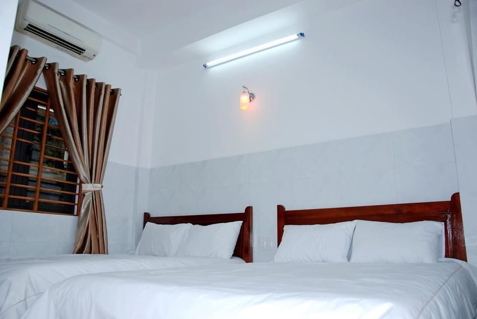 Minibar, desk, soundproofing, iron/ironing board