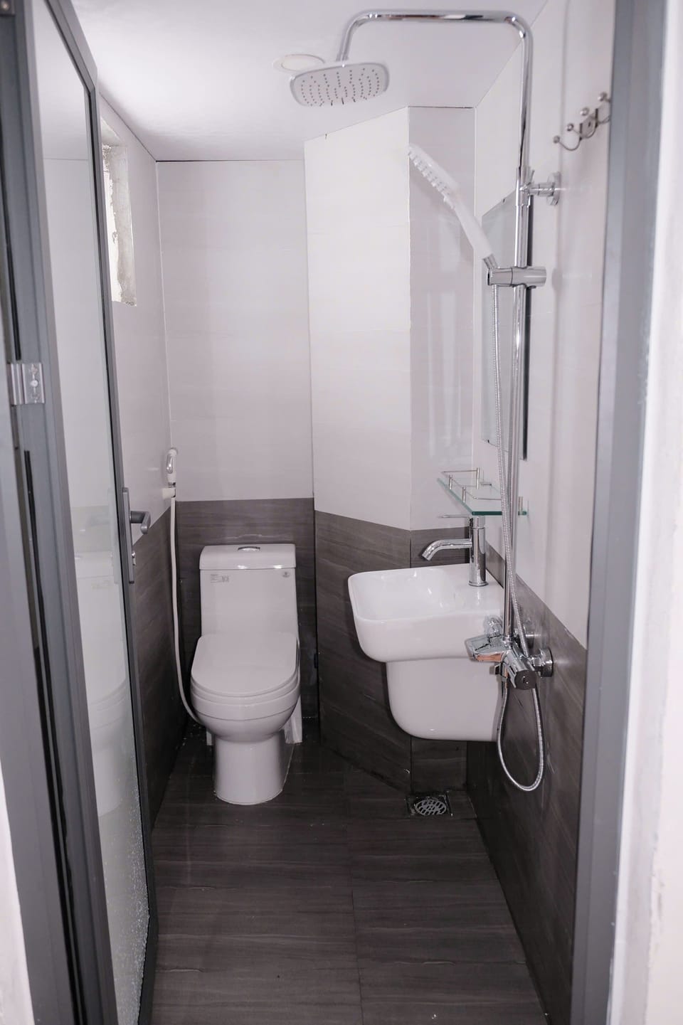 Shower, hair dryer, bathrobes, slippers