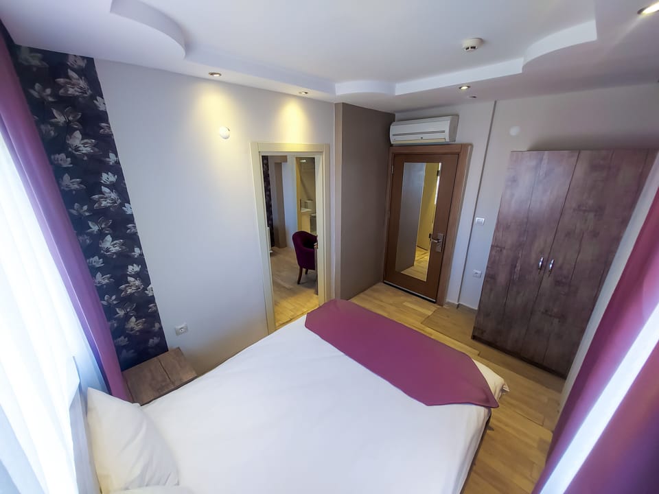 Junior Room | Premium bedding, desk, laptop workspace, soundproofing