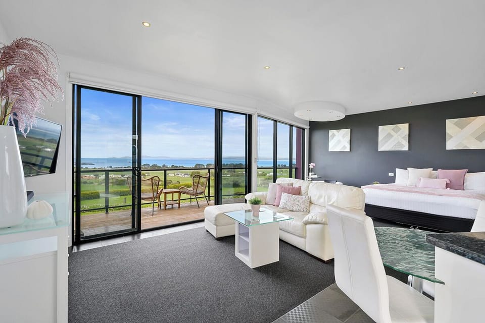 Luxury Apartment | Private kitchen | Espresso maker, fridge, microwave, oven