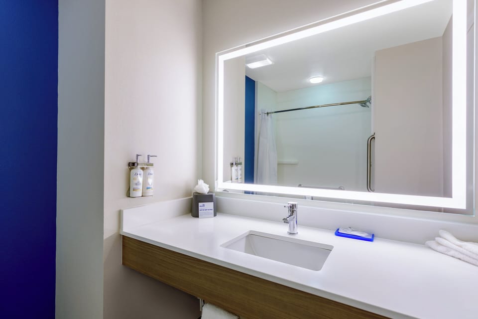 In-room safe, desk, soundproofing, iron/ironing board