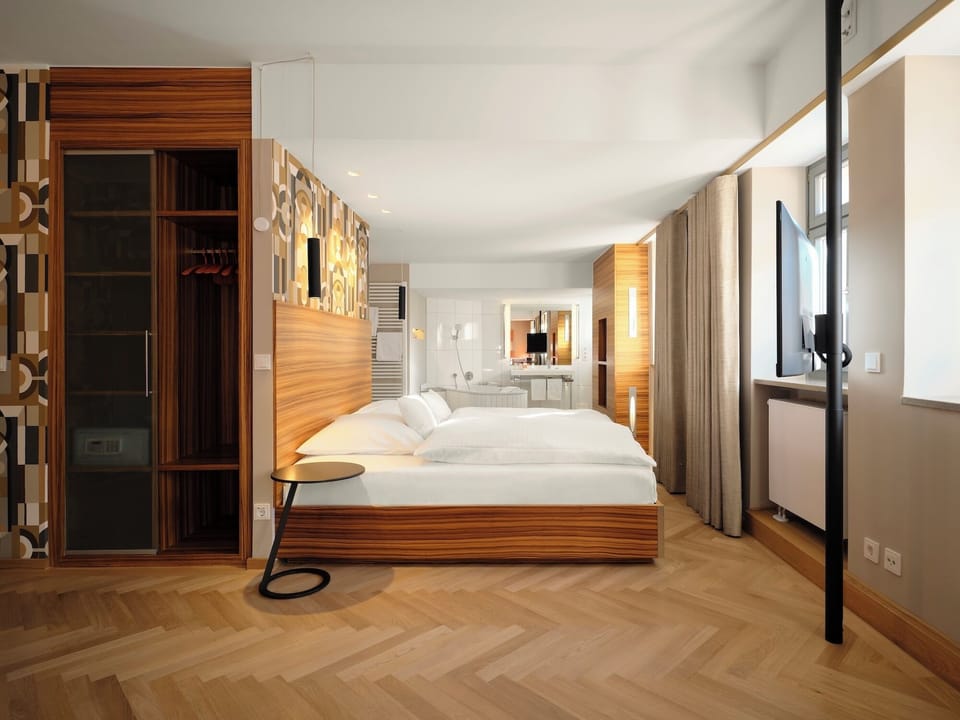 Junior Suite | Hypo-allergenic bedding, minibar, in-room safe, desk